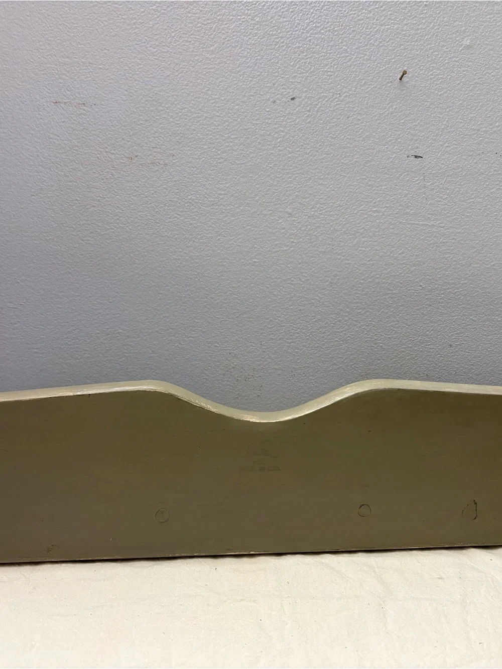 Decorative Wooden Wall Hook Rack in Oatmeal Gray with Scenic Details
